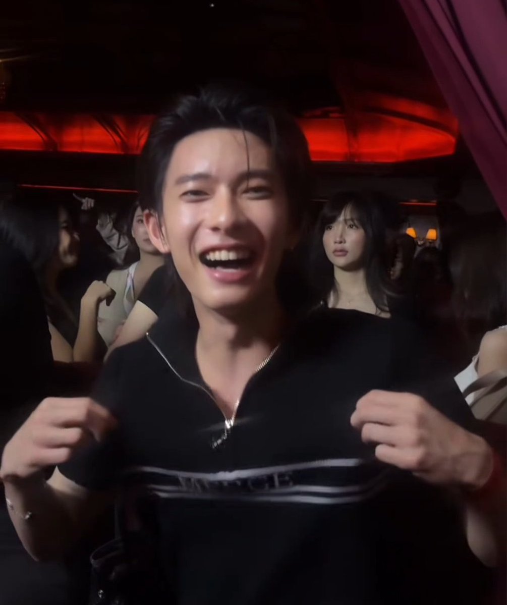 vee ⋆˙ tweet media