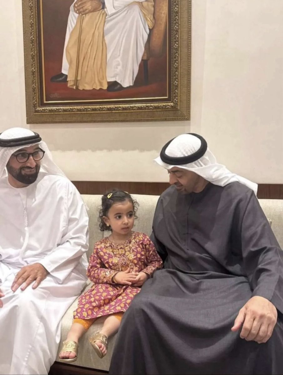 iUAE_'s tweet photo. يا أجمل قدر نفرح بطلّة محيّاك 
سحاب جودك فاض وامطر علينا. 
#محمد_بن_زايد_آل_نهيان https://t.co/EGQ5yOKfzE