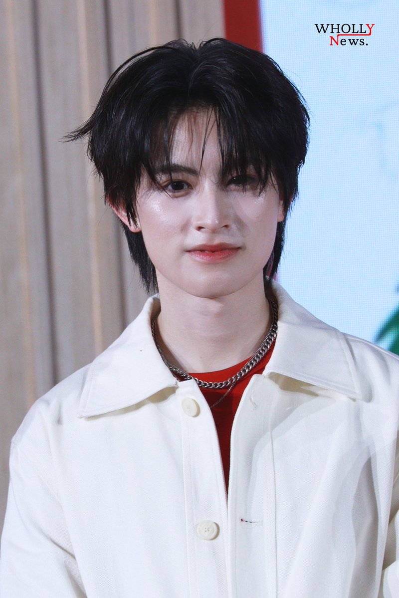 WhollyNews tweet media