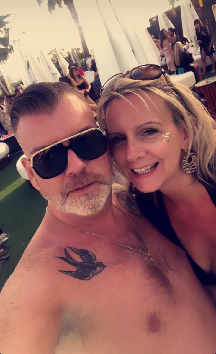 Who is selling feet here should dm me I'm buying 💕💕💵💵💵👣👣👣💶💶💶