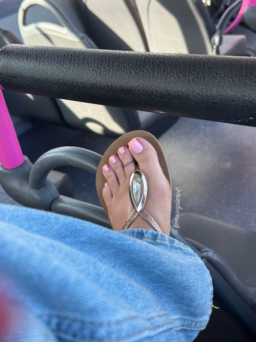 footsiegalore's tweet photo. Bus trips to go shopping in my sandals just make me happy 💕 full set and vid version over you know where 😘 https://t.co/0jg6BQ3Cgz