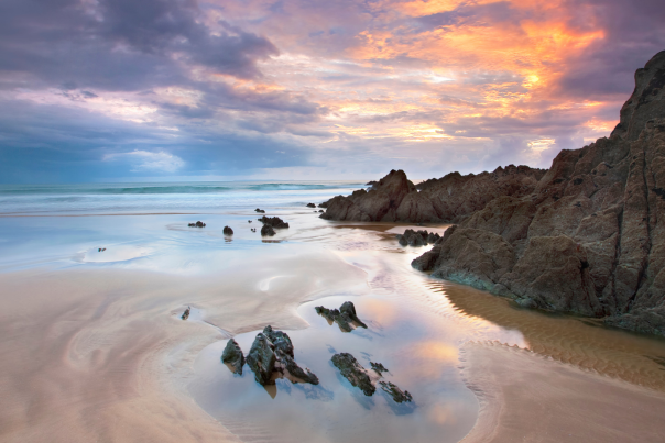 lovenorthdevon's tweet image. Seaside strolls await in #NorthDevon 🌊

From vast sandy beaches to dramatic cliffs, the North Devon stretch of the South West Coast Path offers coastal walks for every ability.👣✨

Discover your next adventure in our latest blog: tinyurl.com/d3m4zsd6