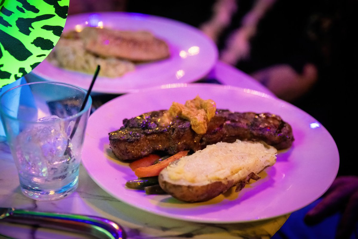 BoomNBrewCafe's tweet image. Tournament season is in full swing! 🏀🍳 Fuel up for the tip-off with our Steak &amp;amp; Eggs 'Slam Dunk' or a hearty breakfast burrito. Grab a booth, enjoy the vibes, and get ready for the big game! #STLEvents #TournamentFuel #BrunchSTL #BoomNBrew #SteakAndEggs