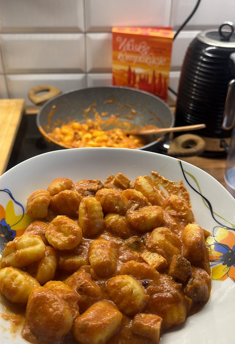 OkiemMbooks tweet media