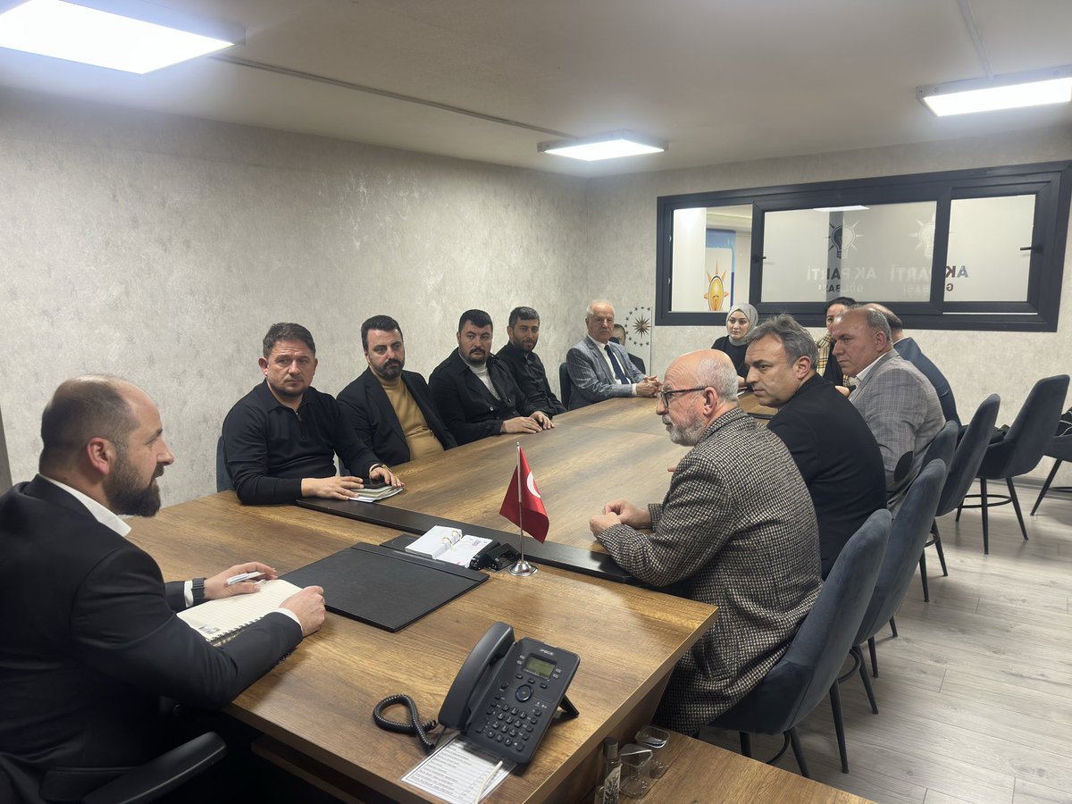 AkGolbasiResmi's tweet photo. Haftalık Olağan Yürütme ve Yönetim Kurulu Toplantılarımızı İlçe Başkanımız Sn. @Slmakcyln başkanlığında, İl Başkan Yardımcımız Sn. @aytekin_gurer ’in katılımlarıyla gerçekleştirdik.

Hayırlara vesile olsun.
@hakanhanozcan @AkpartiAnkara https://t.co/2afrwlflQu
