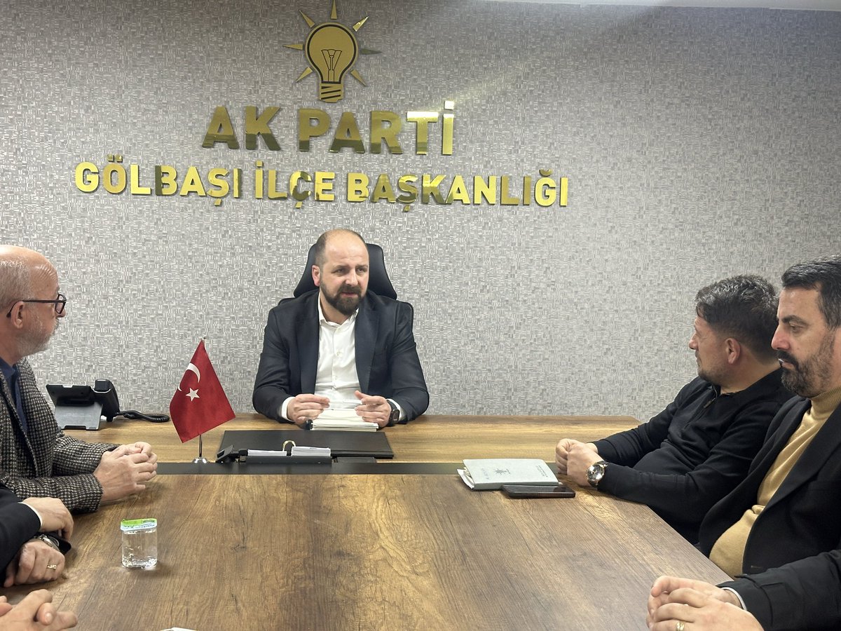 AkGolbasiResmi's tweet photo. Haftalık Olağan Yürütme ve Yönetim Kurulu Toplantılarımızı İlçe Başkanımız Sn. @Slmakcyln başkanlığında, İl Başkan Yardımcımız Sn. @aytekin_gurer ’in katılımlarıyla gerçekleştirdik.

Hayırlara vesile olsun.
@hakanhanozcan @AkpartiAnkara https://t.co/2afrwlflQu