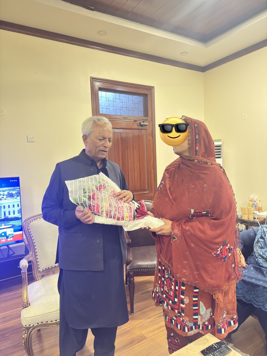 benazeernoor's tweet photo. گورنر ہاوس میں گورنر سندھ نہال ہاشمی بھائی سے ملاقات 
بڑی منصب پر فائز ہونے کی مبارکباد دی اور 
کچھ پرانے قصے نئے عزم کے ساتھ دہرائے https://t.co/LsuSC3bhRJ