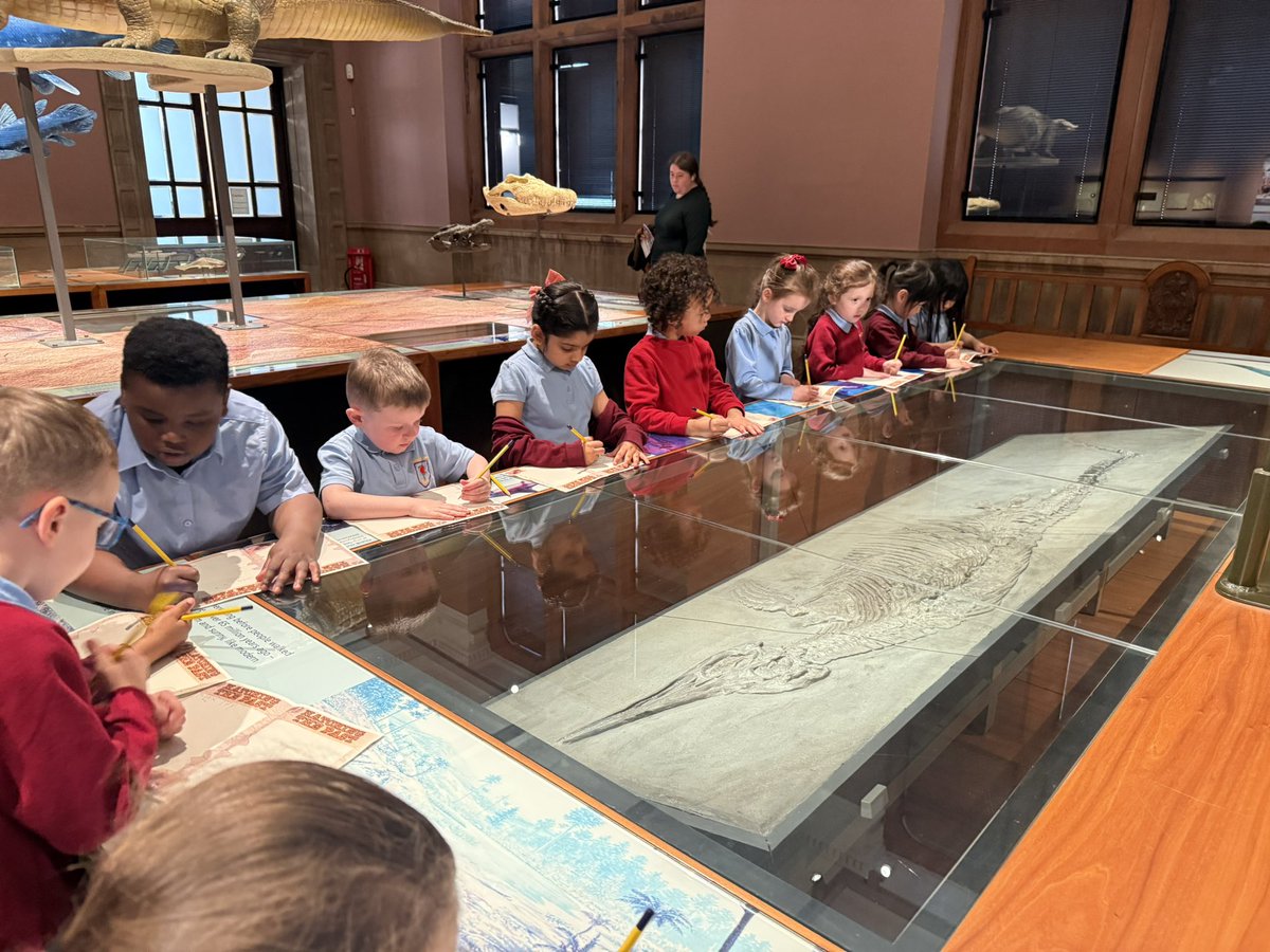 Mrs Nelson 👩‍🏫🍎 tweet media