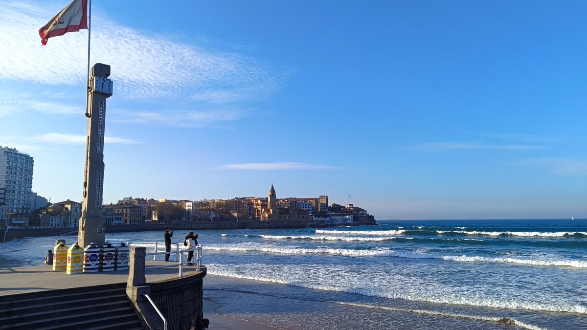 Townendpeter's tweet photo. La playa de San Lorenzo de Gijón, Asturias, martes, 24 de marzo, 2026, 18:00h, @eltiempotpa @AEMET_Asturias @LaMeteoAstur @1967fct @tiempoasturias @tiempodejavimo @tiempobrasero @TurismoAsturias @GijonTurismo @aquilatierratve https://t.co/c1Pt4EkoEx