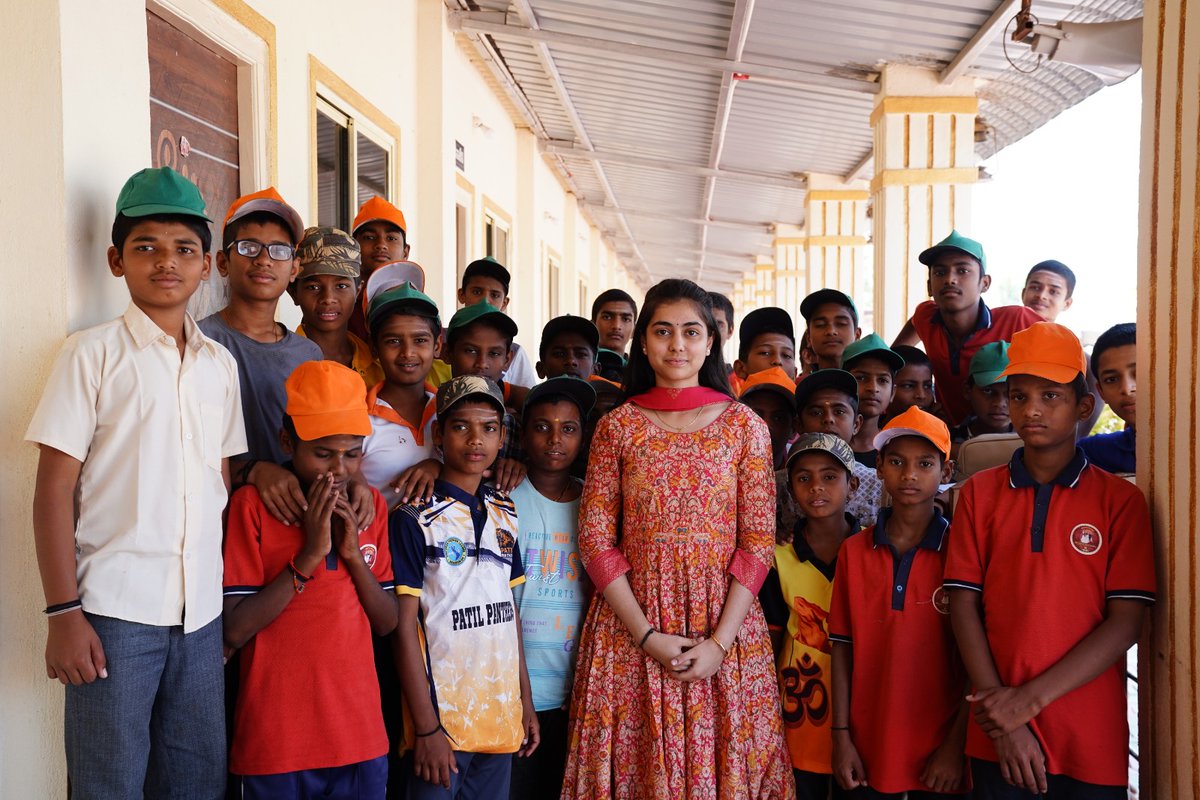 AmmuAllround's tweet photo. ಸಮಾಜ ತಿದ್ದುವ ಬಹು ದೊಡ್ಡ ಅಸ್ತ್ರ ಶಿಕ್ಷಣ.
Wit students of #ShivayogiJnanaMandira https://t.co/VMfK5pMsyO