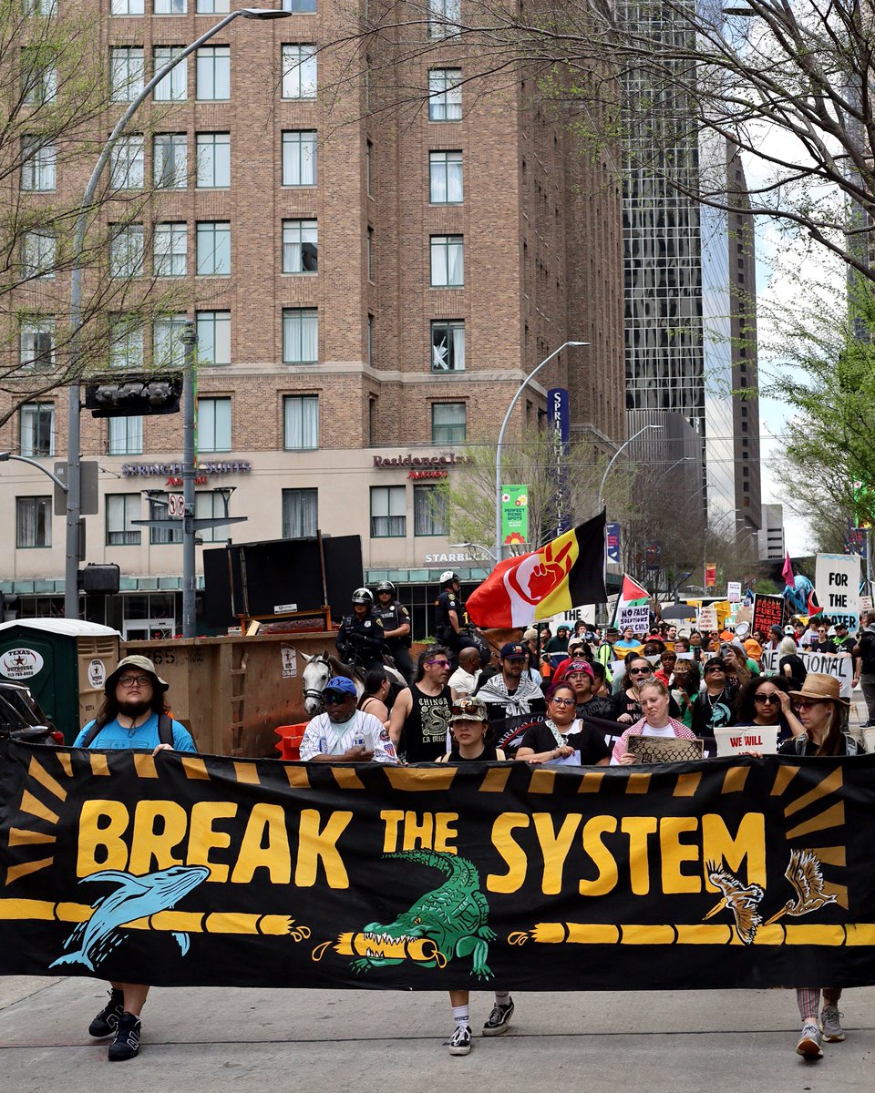 Oil Change International tweet media