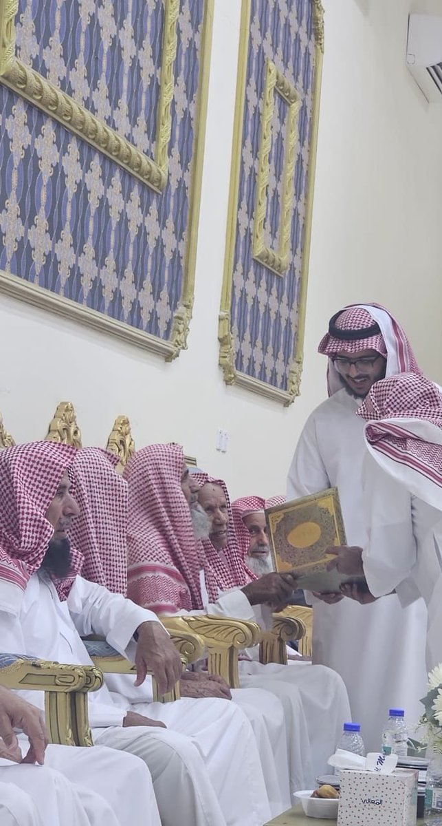 OSRTALFAHAM's tweet photo. من ضمن برامج الاسرة تكريم حفظة كتاب الله https://t.co/pKN2YDu4tW
