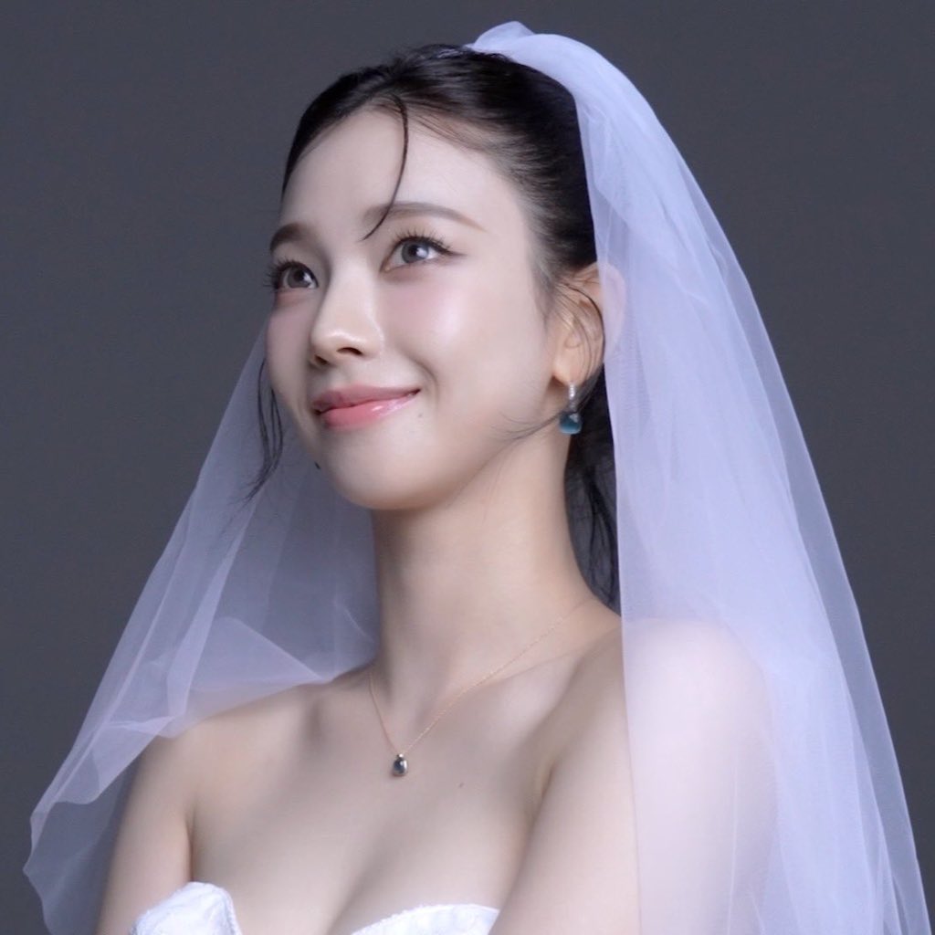 airibluu tweet media