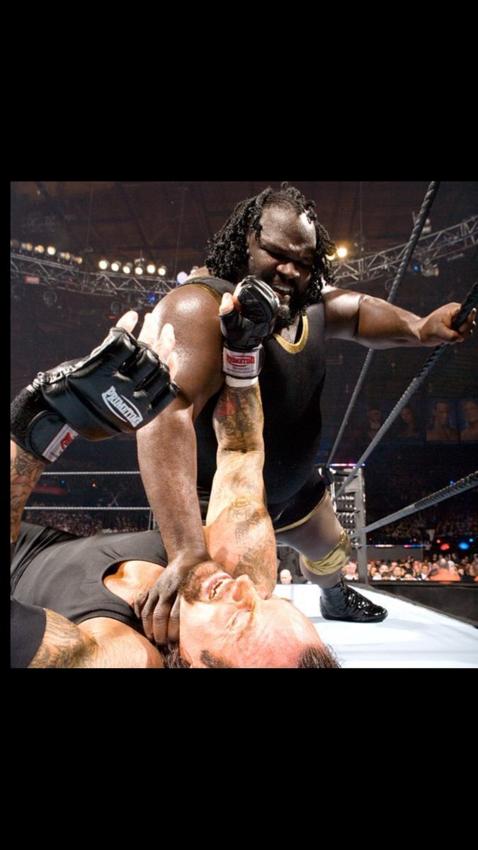 Mark Henry tweet media