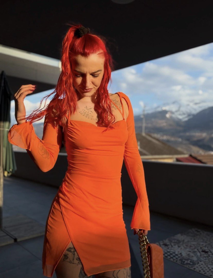 Elena 🍒 tweet media