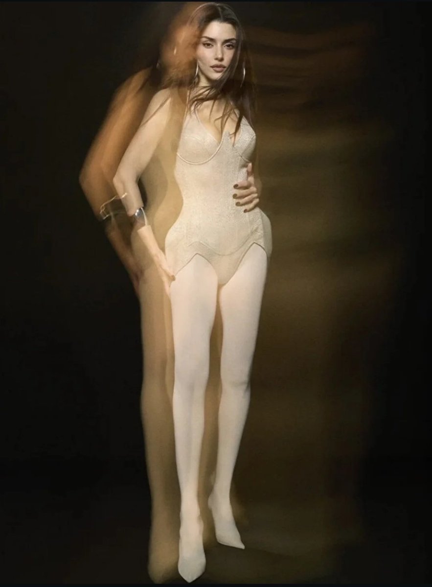 Daily Hande Erçel tweet media