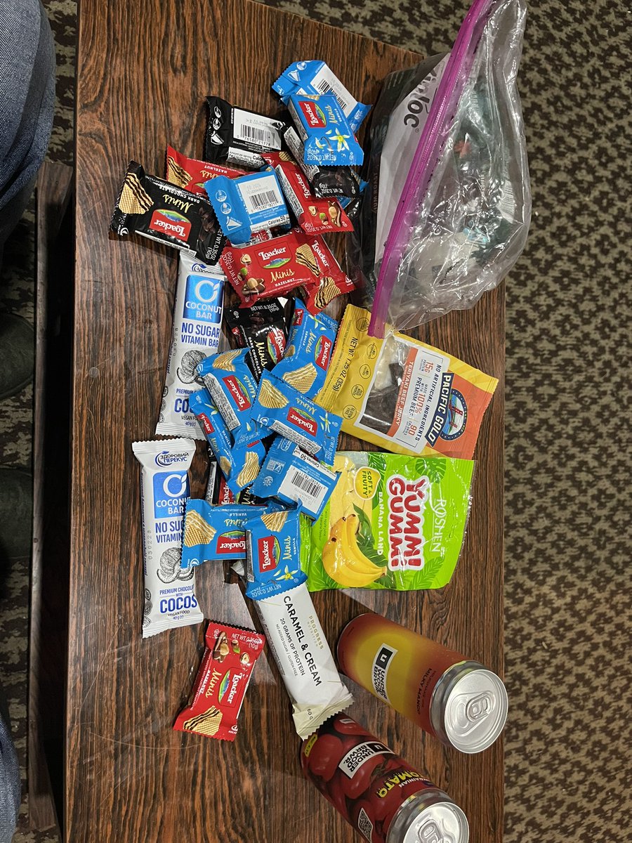 десь 5 см щастя, відчувається, як 10🌚 tweet media