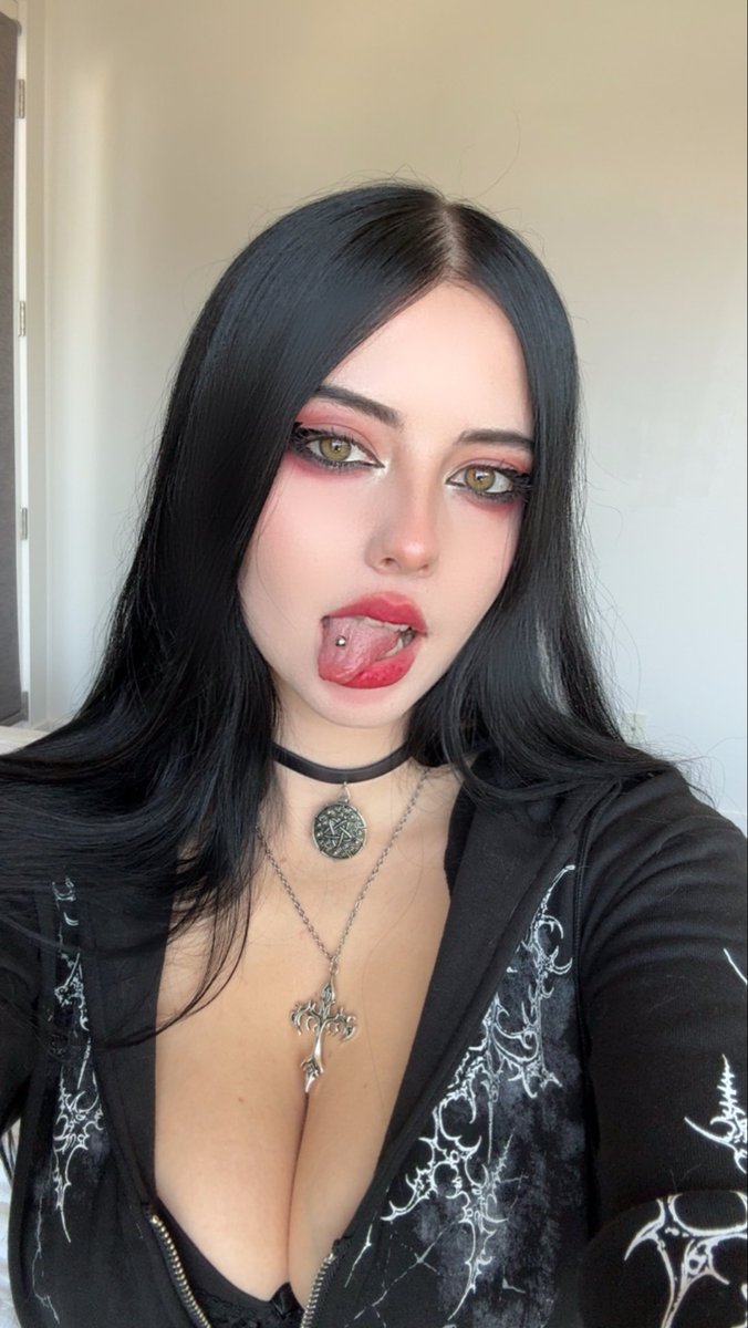 Julia Burch tweet media