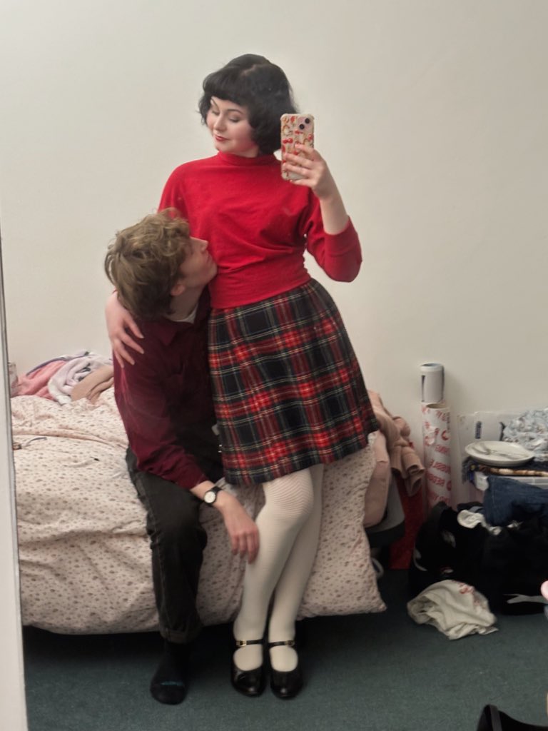 manic nixon dream girl tweet media