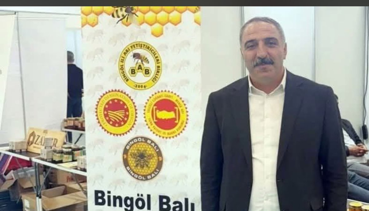 IseriErkan's tweet photo. Bingöl Arı Yetiştiricileri Birliği'nin yeni dönem başkanlığına yeniden seçilen Sn. Mehmet ali ABA ve yönetimini tebrik ediyor, başarılar diliyorum.
Şehrimiz için önemli bir değer olan arıcılık sektörüne yönelik her çalışmada katkı sunmaya devam edeceğimizi belirtirken,
Bu seçim arenasında seçime katılan diğer adaylarımıza da bundan sonraki süreçte başarılar diler sağlıklı ömürler dilerim..
Seçim sonuçlarının birliğimiz ve sektörümüz adına hayırlı ömürler diliyorum..
       SAYGILARIMLA 
     
      Kadim aşiretler federasyonu Bingöl il temsilci 
                 Erkan İŞERİ