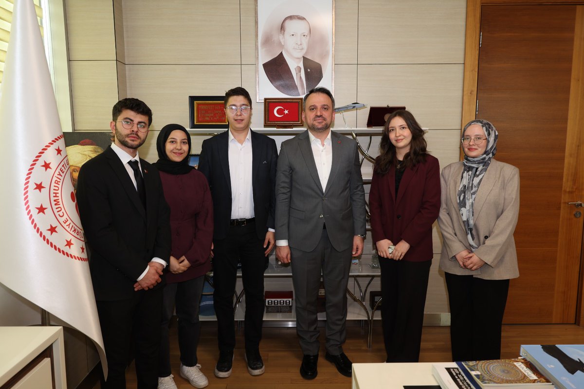 Mekanın sahibi gençler!♥️

Bugün Kültürlerarası Diplomasi Öğrenci Topluluğu ile bir araya geldik.

Gençleri dinledikçe güçleniyor, onlarla birlikte geleceği şekillendiriyoruz.

Her zaman bekliyoruz gençler!

📍T.C. Gençlik ve Spor Bakanlığı