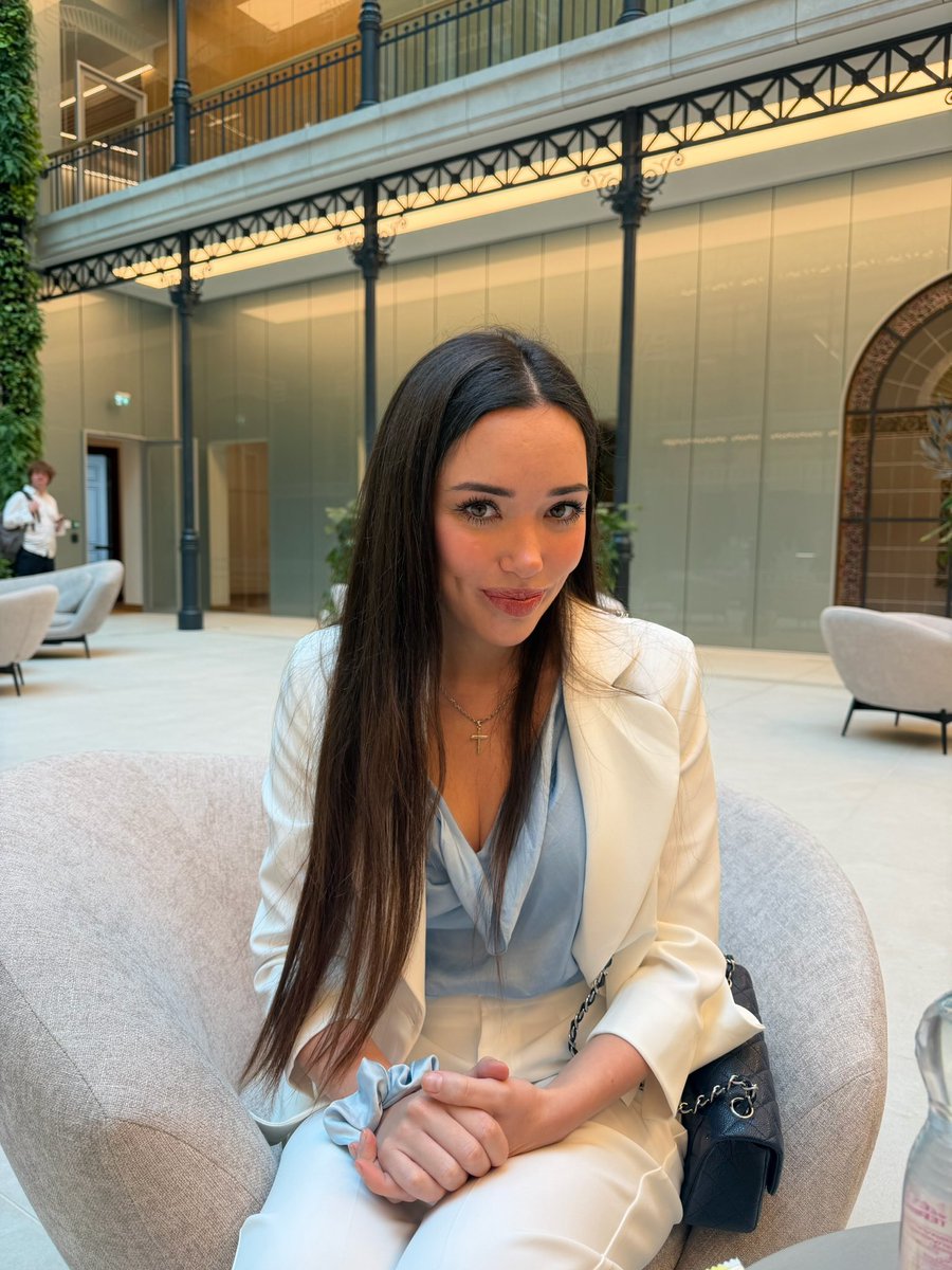 Ada Lluch tweet media