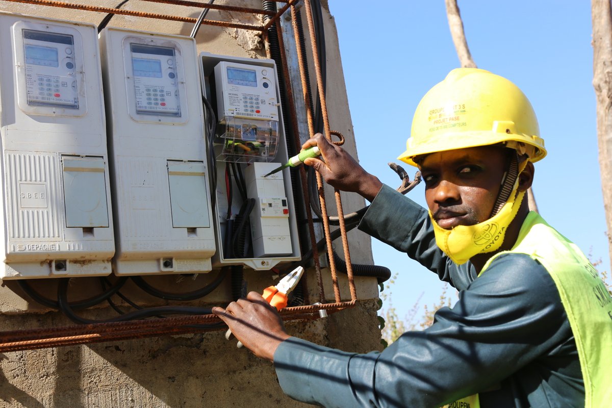 IFCAfrica's tweet image. Since 2016, #Benin has been on a steady path towards universal electricity access. From safer streets to new factories, see how reliable power is transforming lives, creating jobs, and driving social development across the country. wrld.bg/K5yp50YygFn #PoweringAfrica