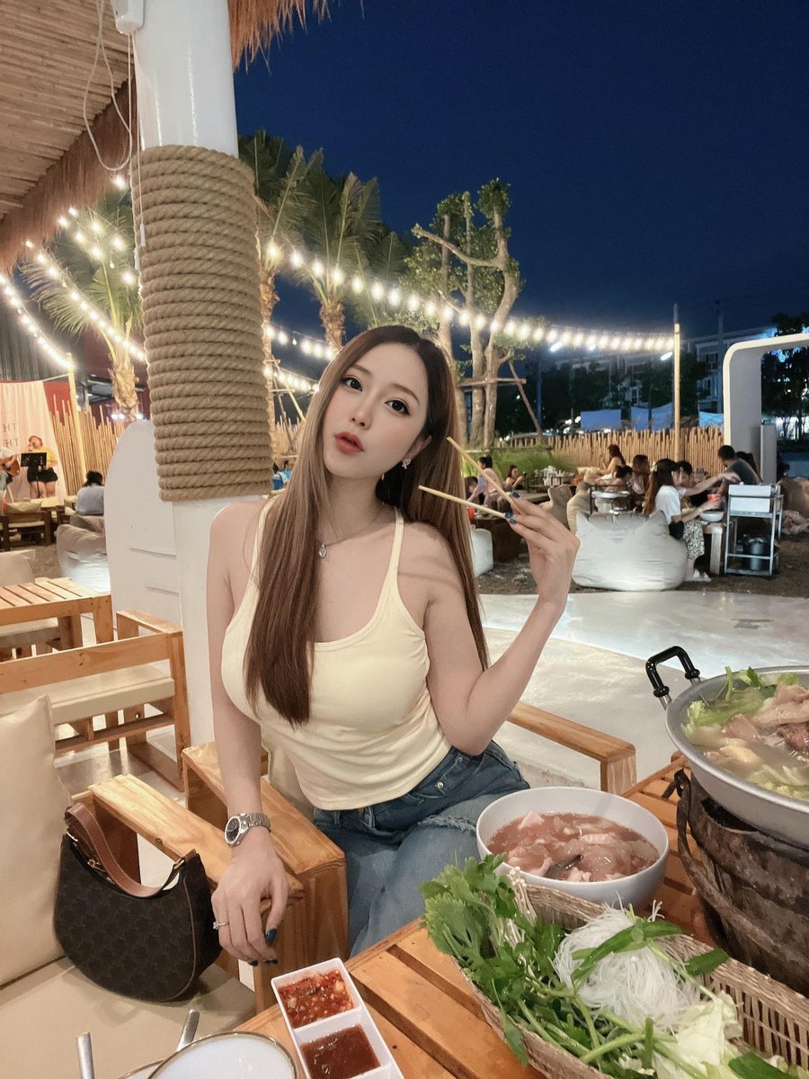 เมจิ tweet media