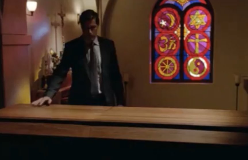 he’s kinda hitting the Jack Shephard coffin pose