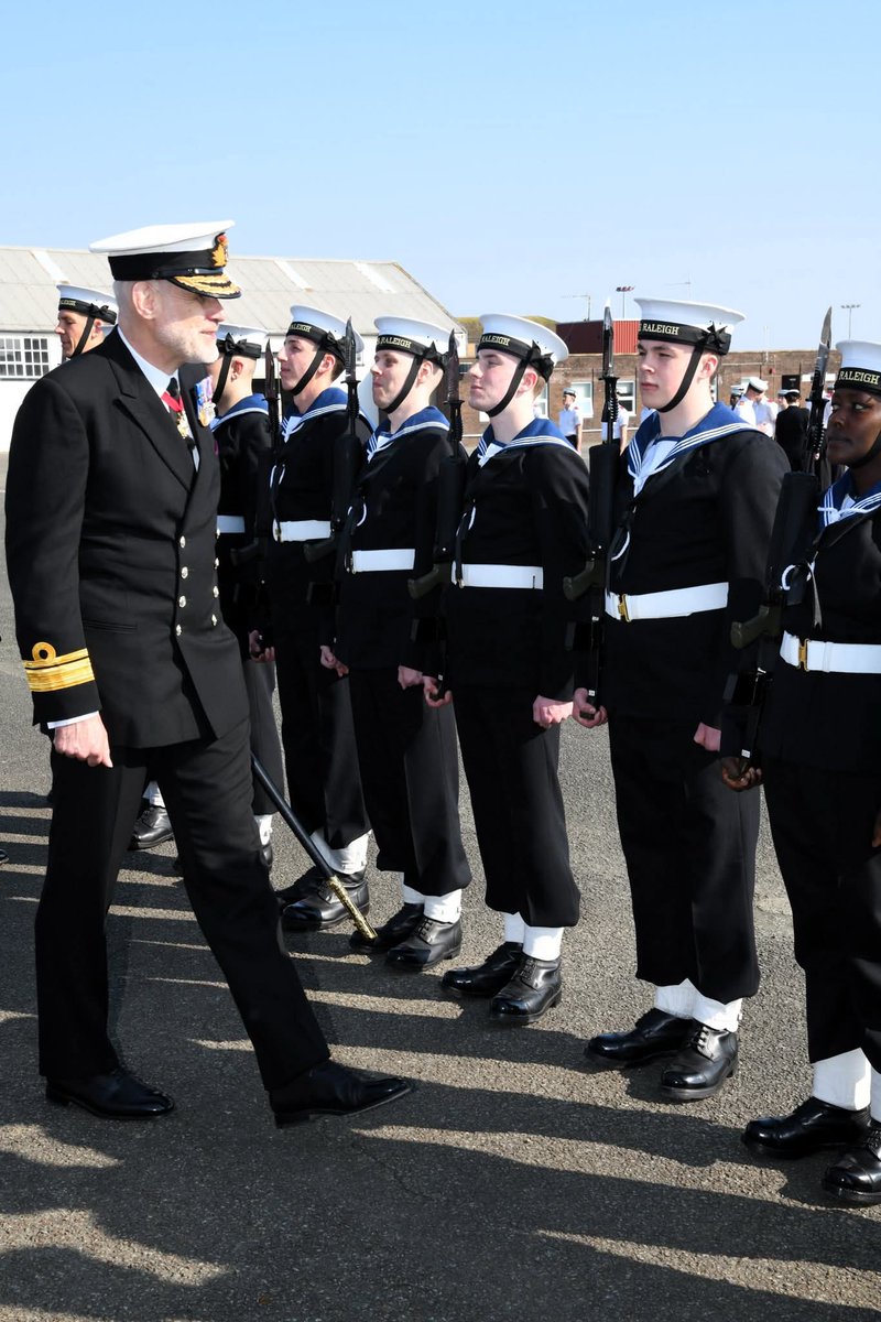 RN_engineers's tweet image. HMS Raleigh welcomed Rear Adm. McCarthy for Nelson 25/30’s Passing Out Parade ⚓️ Recruits earned epaulettes after tough training, with awards presented and a touch of engineering flair 🔧 Families shared in the pride as they joined the Royal Navy. #AwEsome