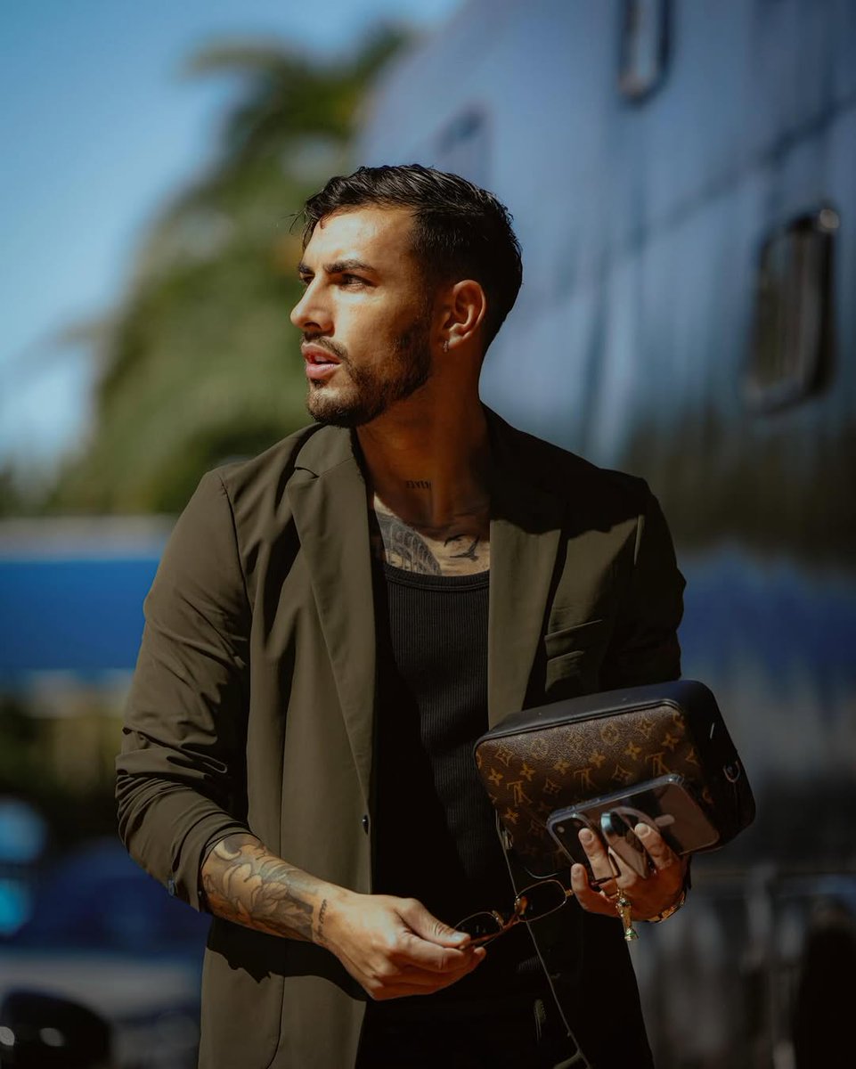 #𝟱 ⚡💙 tweet media