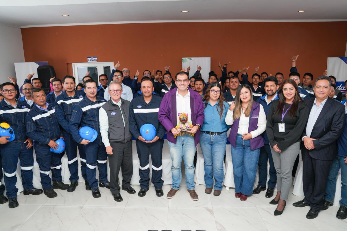 MinTrabajoEc's tweet photo. En Latacunga, el ministro @haburbano acompañó la firma del vigésimo segundo contrato colectivo de los trabajadores de Cedal Aluminio, un paso firme que fortalece derechos y garantiza condiciones laborales dignas para 262 personas.
#ElNuevoEcuador https://t.co/VmB8QNh7gK