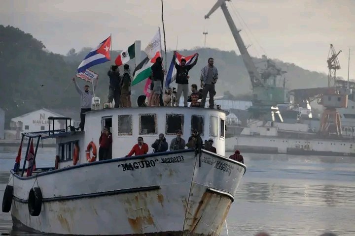 #Chambas Llegó Convoy Nuestra América a puerto cubano.
Un arribo lleno de esperanza tocó hoy costas habaneras, llevando consigo voces, abrazos y un firme compromiso colectivo de solidaridad con #cuba
Más que un desembarco, esta llegada confirma que #CubaNoEstáSola 🇨🇺.