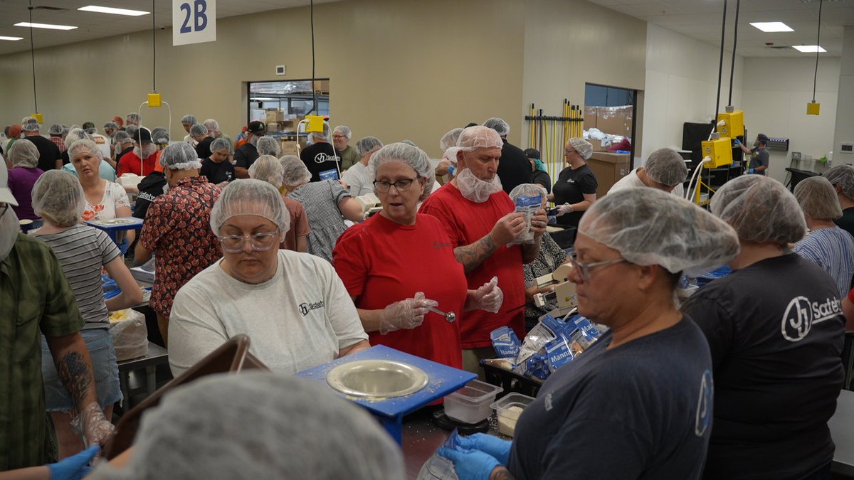 jjsafetyllc's tweet image. Giving back is part of who we are. 💙 The JJ Safety team was proud to volunteer at Feed My Starving Children, working together to help pack meals and make a difference in communities around the world.
@fmsc_org 

#GiveBack #CommunityFirst #VolunteerWork #FeedMyStarvingChildren