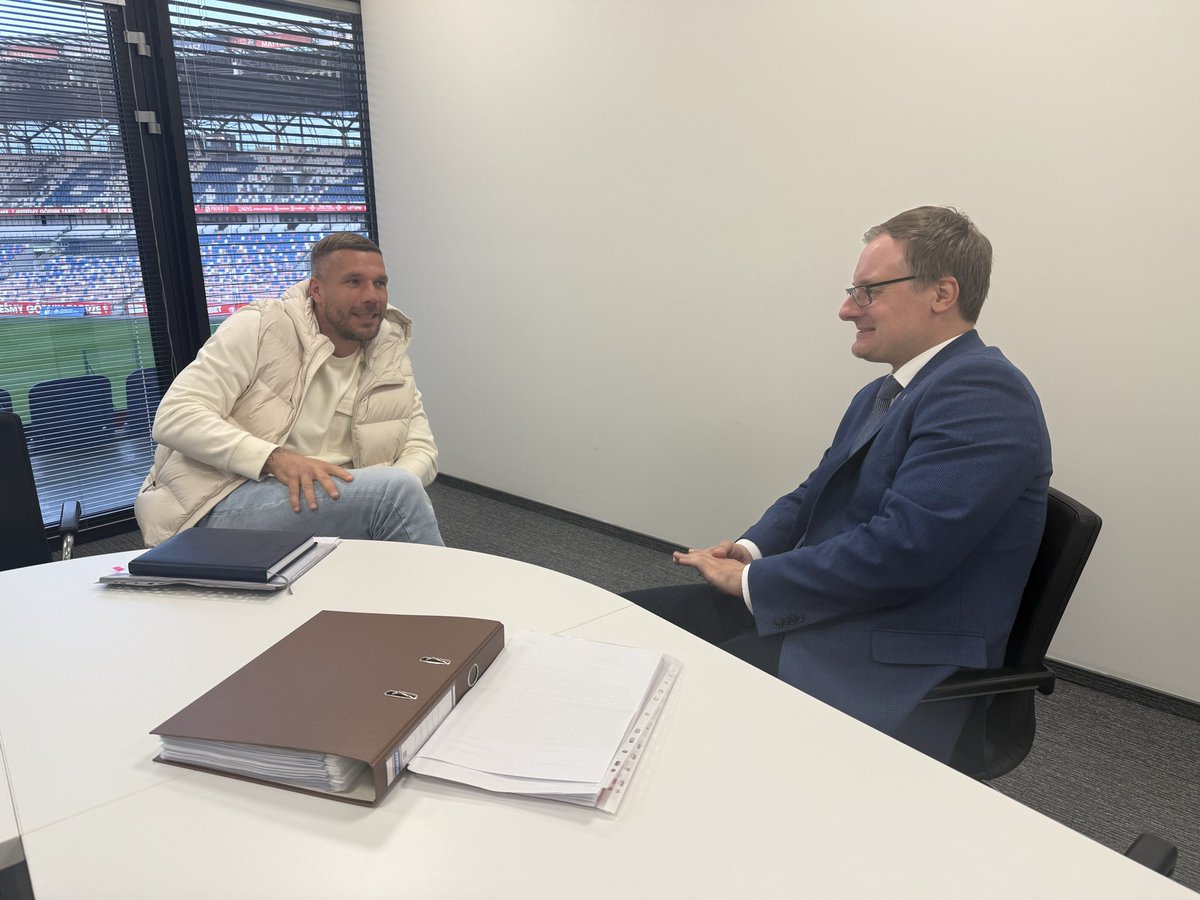 Lukas-Podolski.com tweet media