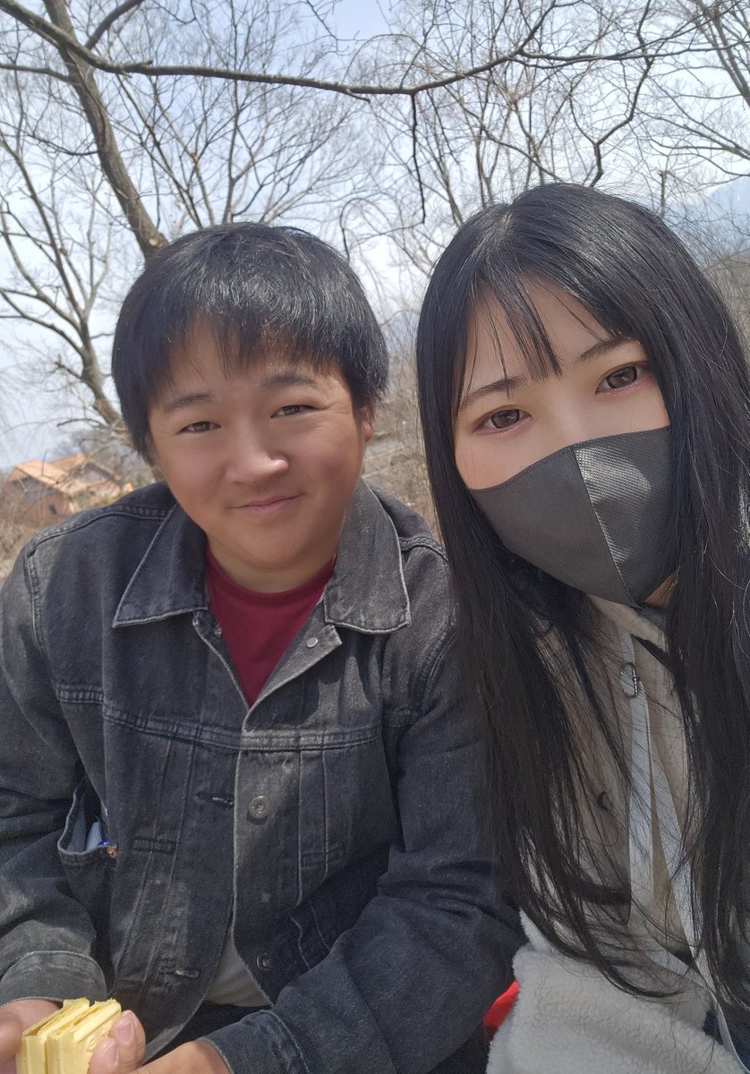 B6bMl's tweet photo. 今日で2年3ヶ月🤝

日曜日に久しぶりにお出かけした時の写真と
たかとの妹ちゃんとお菓子作りした時の写真をインスタに載せたら妹ちゃんがスクショしてまとめてストーリーにシェアしてくれた写真🫶🫶

展望台犬ダメで、1人ずつ登ってきたんだけど
怖すぎて全然下見れなくて、
写真撮ってすぐ降りた🥹

これからも、ほいっぷとたかとと3人で
いろんなとこ行きたいな🥰