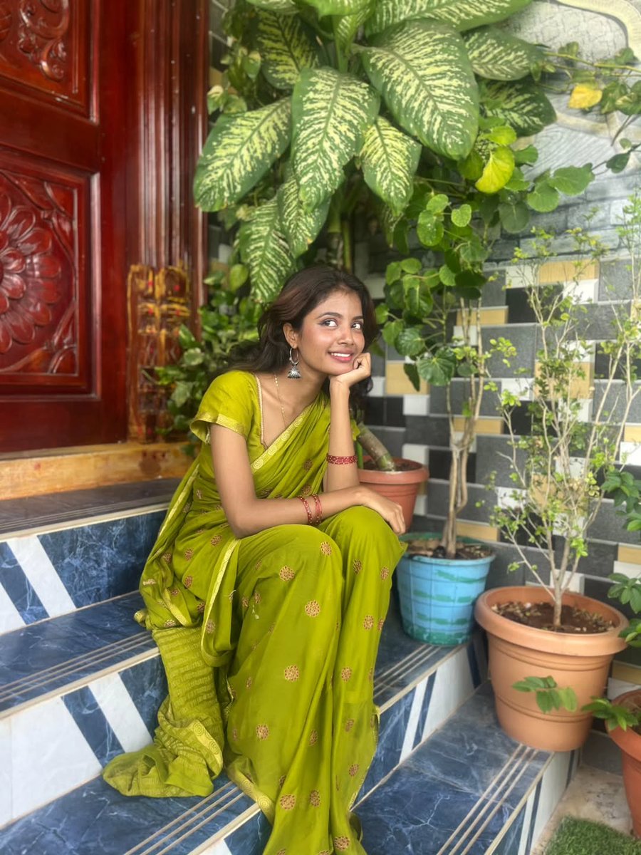 sh64894820's tweet photo. #Dharshini https://t.co/k7EHBNyeiy