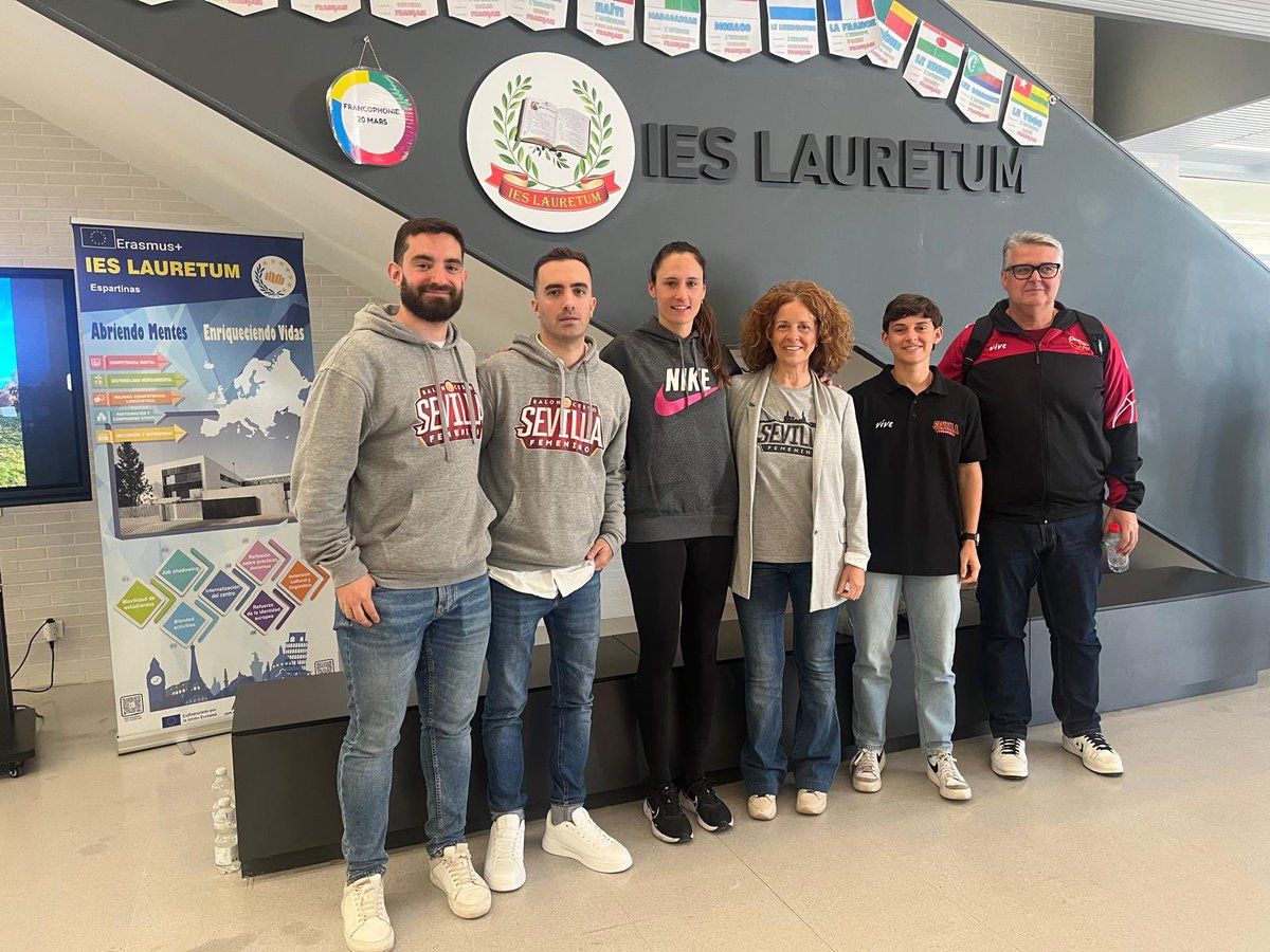 ❤️ En el día de ayer visitamos el <a href="/lauretum2005/">IES Lauretum</a> de Espartinas para una mesa redonda con alumnos y profesores. Nuestra querida Paula Pérez estuvo presente en el acto. 

🫂 Queremos agradecer al centro la invitación y la acogida. ¡Esperamos que hayáis disfrutado!

#TodasJuntas