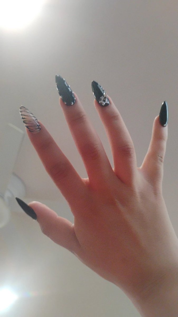 chikachika tweet media