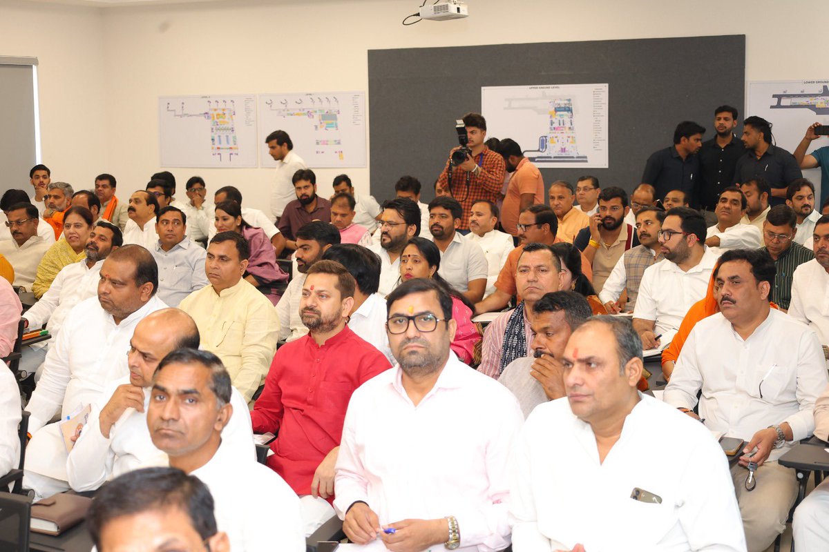 Arpit Tiwari BJP (मोदी का परिवार) tweet media