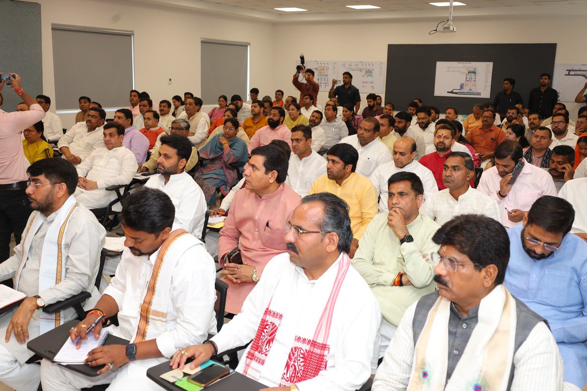 Arpit Tiwari BJP (मोदी का परिवार) tweet media