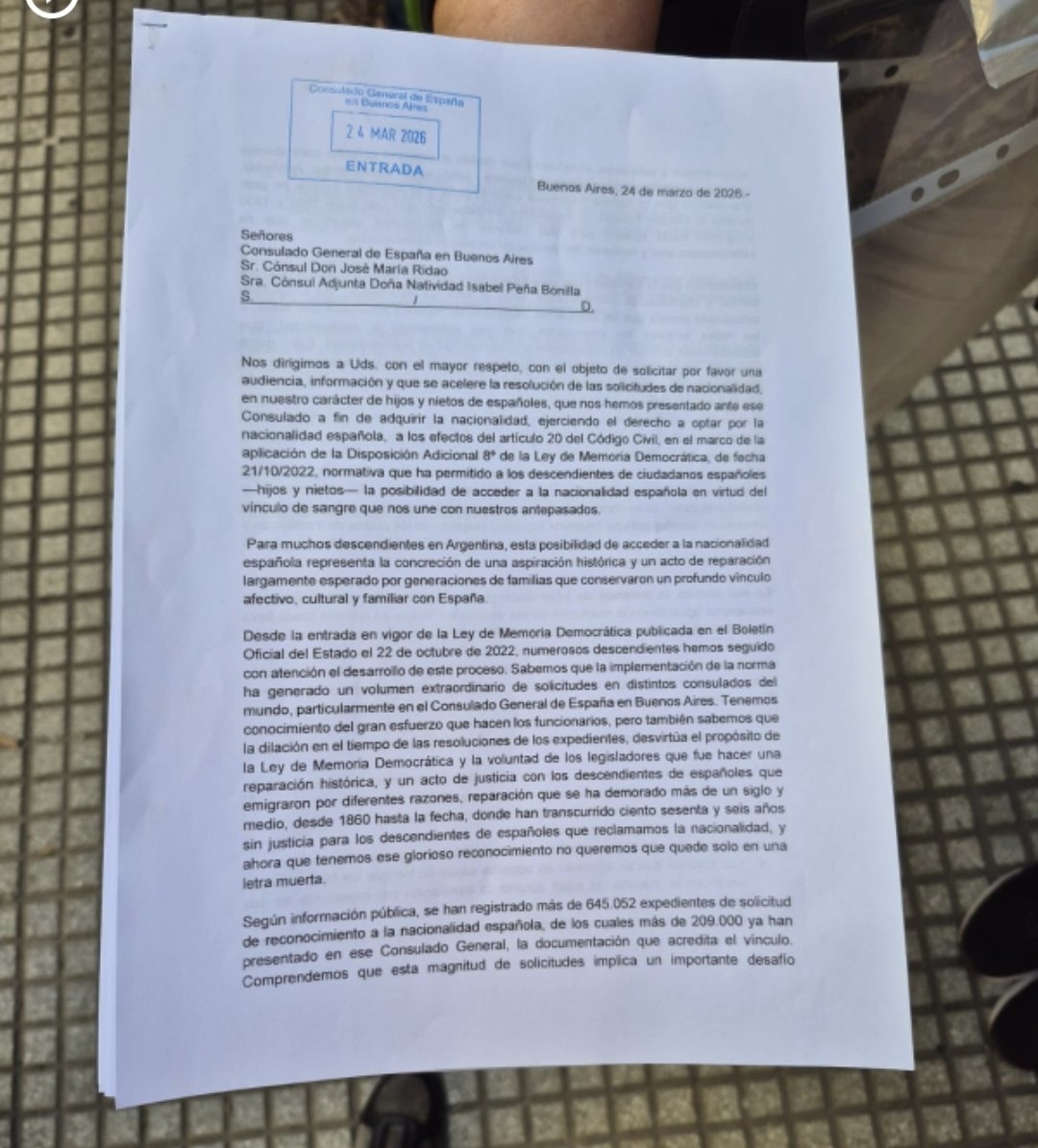 Tete1959Tete's tweet photo. Este escrito marca 1 hito en la historia de los descend d Españoles. Hemos concurrido 1 grupo en representación de los mismos sin banderas políticas x nuestros derechos de sangre y ancestros. Q desde donde están asi lo querían. Al @CGEspBsAires. Esperamos acel. D resolucion ya https://t.co/3EMLH7E64d