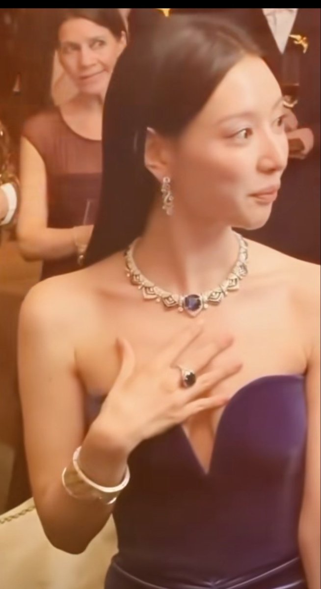 Ellegentallysymheretopoint tweet media