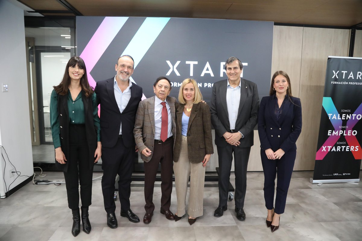 Alcobendas_ayto's tweet photo. 🎓🚀 Alcobendas impulsa la formación de futuro con FP de vanguardia.

📍 La alcaldesa @RocioGAlcantara, junto al concejal de Educación @fmartinez_alcob ha visitado hoy las instalaciones de @XtartFP en la Avenida Doctor Severo Ochoa. https://t.co/j2RssTcqH4