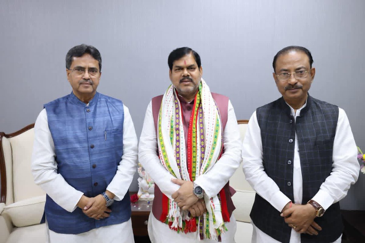 mkrtiwari_bjp's tweet image. आज त्रिपुरा की राजधानी अगरतला में त्रिपुरा के माननीय मुख्यमंत्री @DrManikSaha2 जी और भारतीय जनता पार्टी के माननीय प्रदेश अध्यक्ष श्री @Rajib4BJP #MP राज्य सभा के साथ उप चुनाव और ADC Election के निमित चुनाव तैयारियों से संबंधित सभी प्रमुख बिंदुओं पर चर्चा किया ।