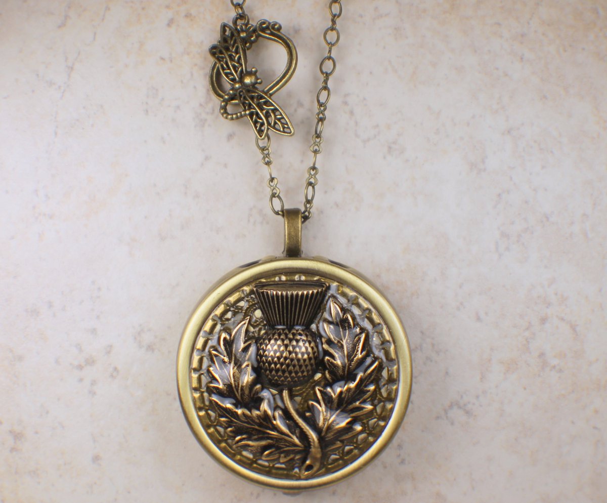 charsfavorite's tweet photo. Unlock the magic of memories with our Thistle Music Box Locket in Bronze for just $100. Elevate your style while keeping cherished moments close. #JewelryLovers #MusicBoxMagic

Shop Now https://t.co/NAqfFbcPdq https://t.co/ZOg3XiUMFF