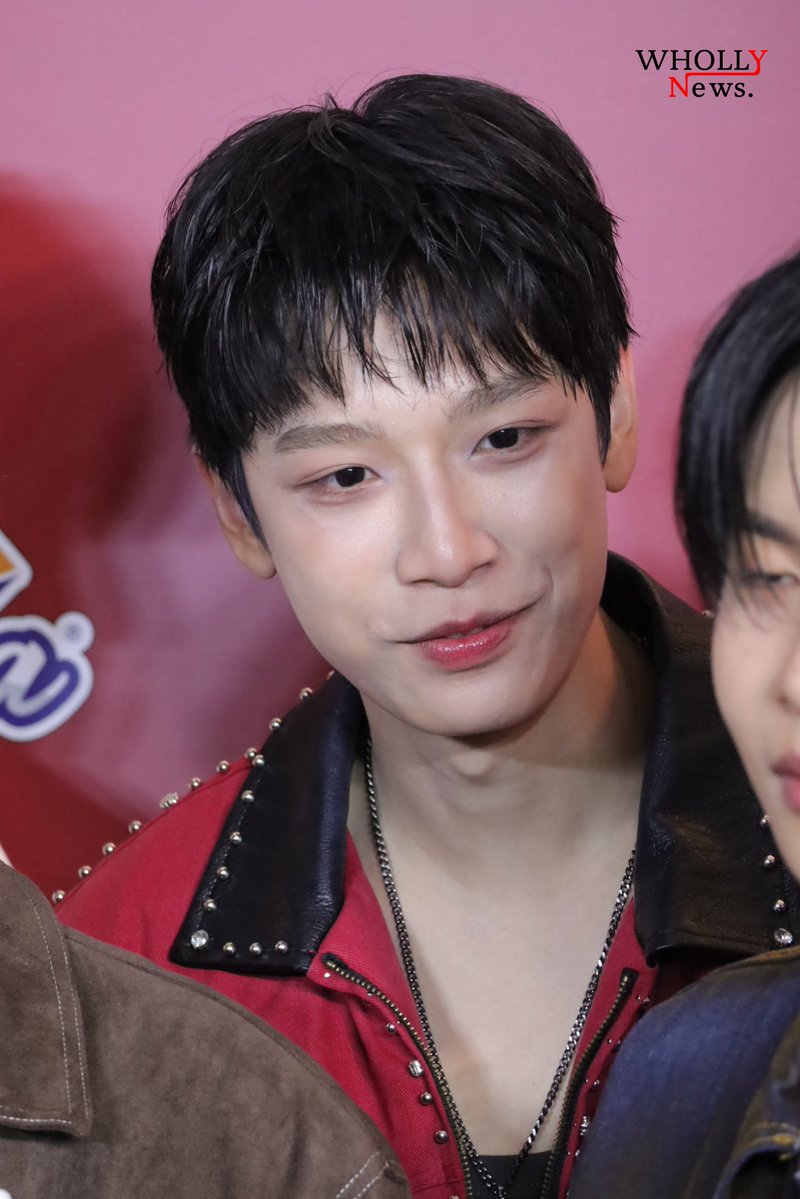 WhollyNews tweet media