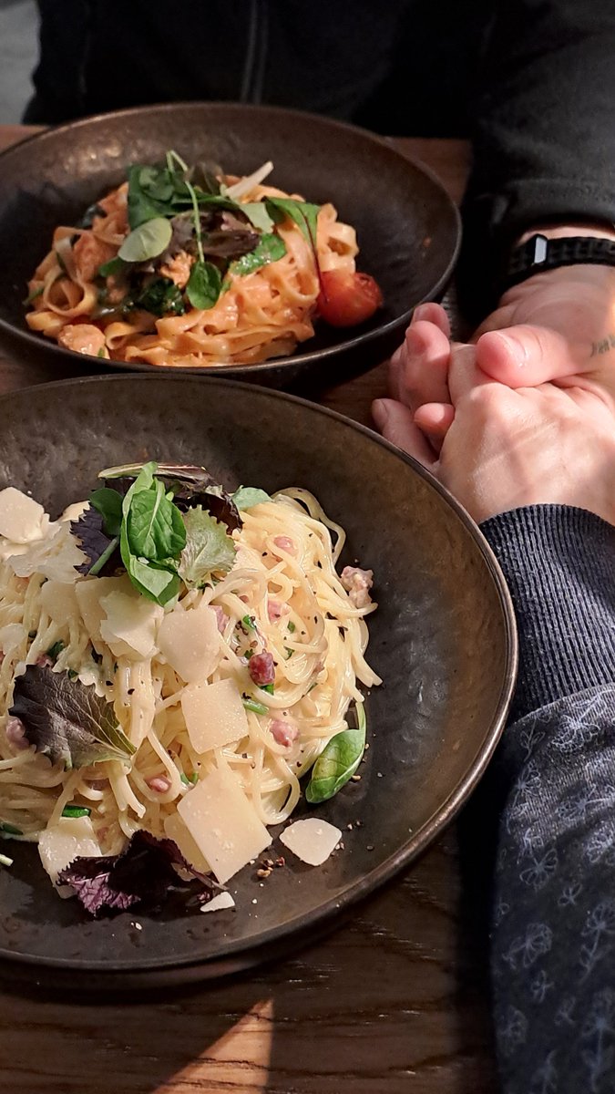 Sabine🐝 tweet media