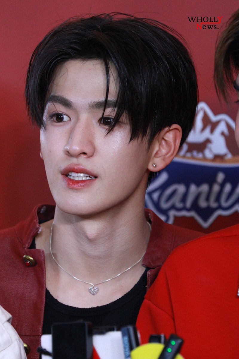 WhollyNews tweet media