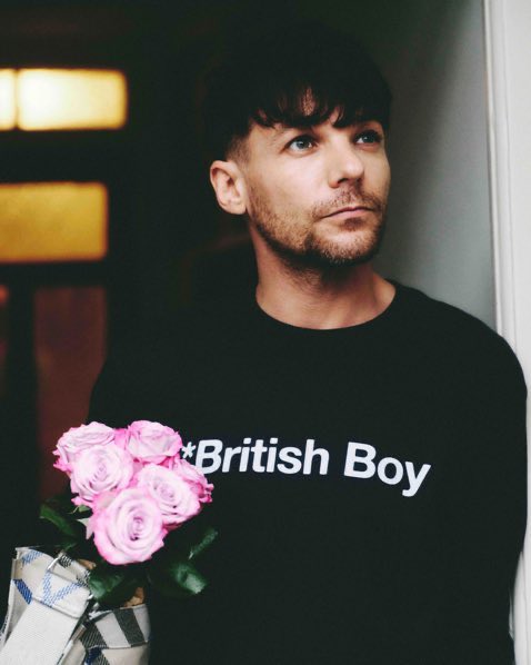 em ໑̣ tweet media